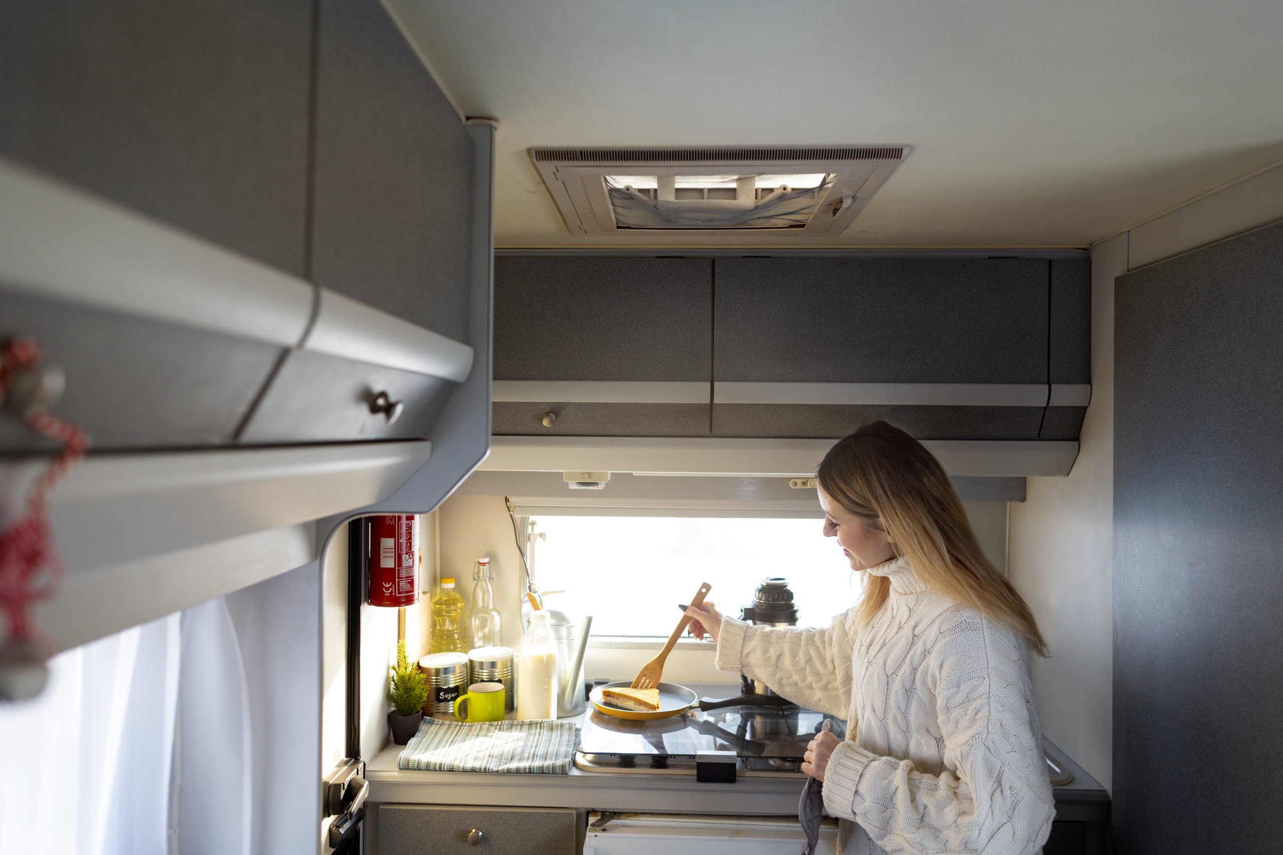 top 10 essentials for your rv kitchen